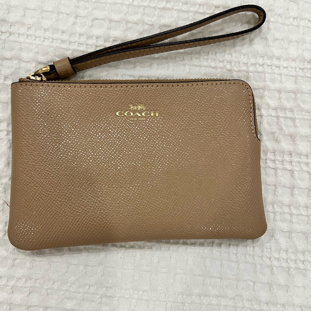 Coach Wallet/Wristlet, Tan/beige, Trendy, classy, coach wallet